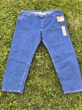 Wrangler Men’s Jean Relaxed Fit in Medium Blue Size 50